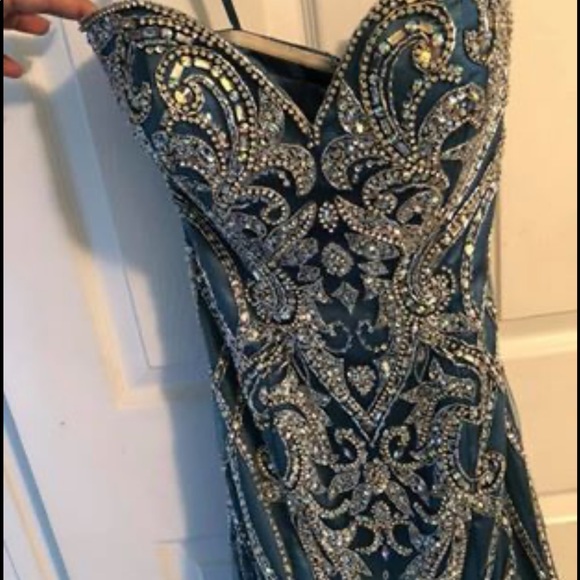 Jovani Gown - Picture 2 of 6